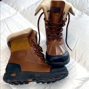 Boys size 13 rubber duck and leather UGG boot